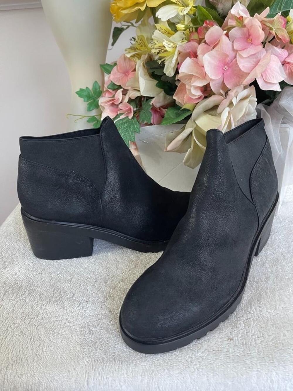 Eileen Fisher Dome Ankle Gore Cuff Comfort Boots/Booties 8. (bot900
